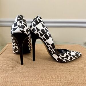 STEVE MADDEN Wileen Heels | Women's Size 8.5 | Black & White
